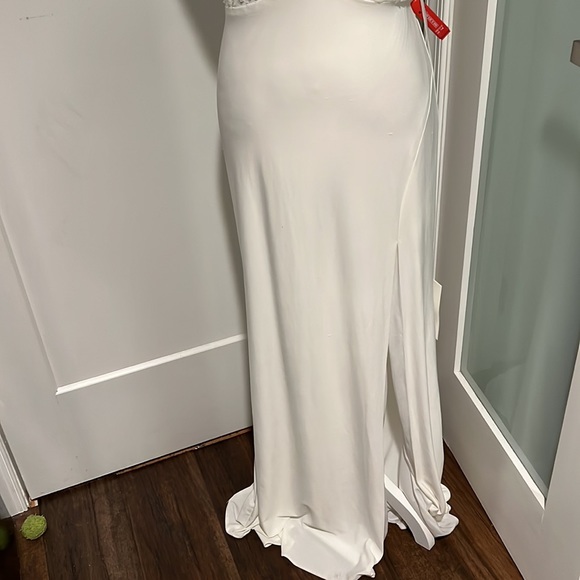 MAC DUGGAL Sequined Criss Cross Bodice Gown 4 - Picture 6 of 9